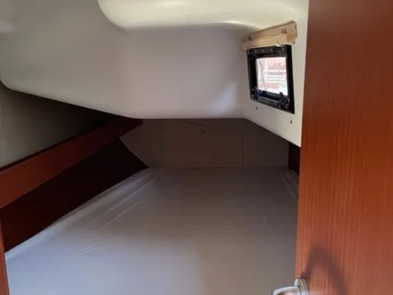 Dehler Dehler 38 SQ charter bareboat or captained in  Lávrio