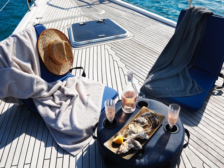 Sailboat rental in Alimos - Hanse Hanse 540 E