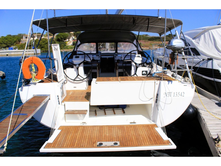 Rent a Bavaria Bavaria C45 Lávrio