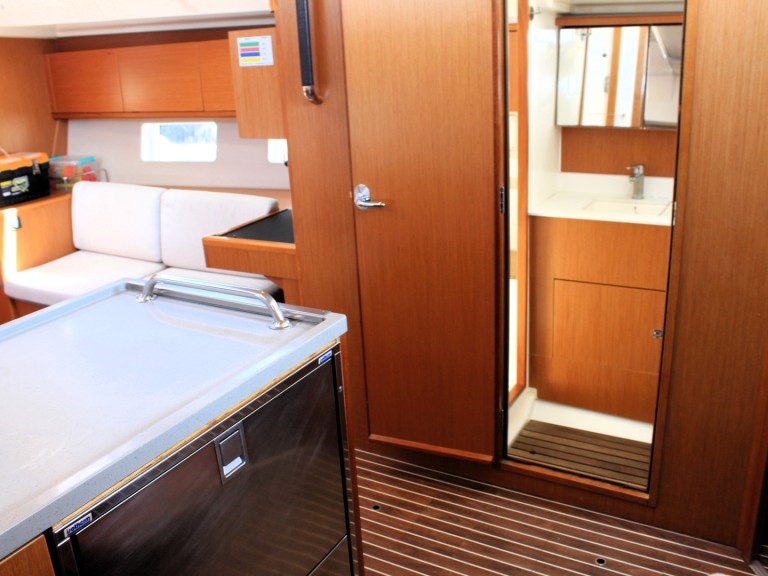 Yacht charter Lávrio cheap Bavaria C45