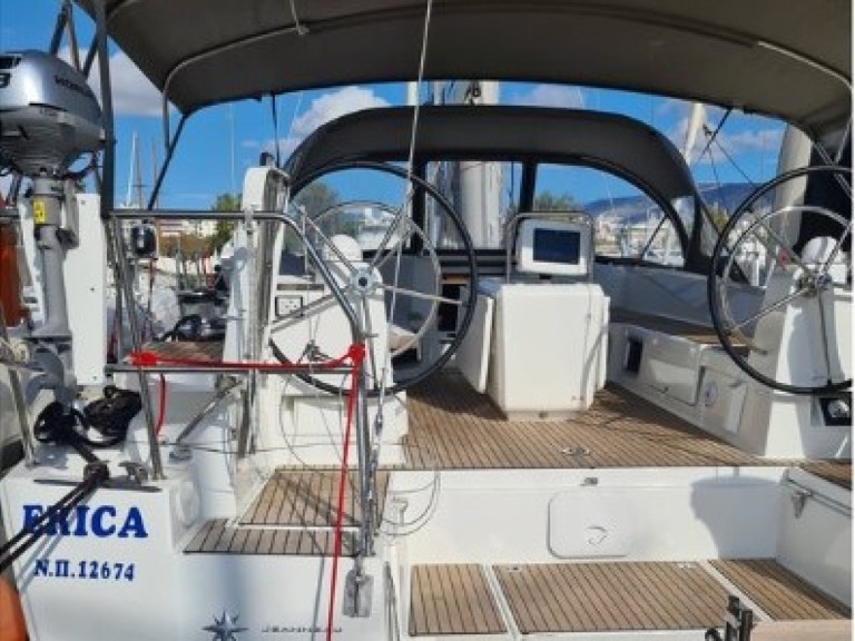 Sailboat for rent Lávrio at the best price