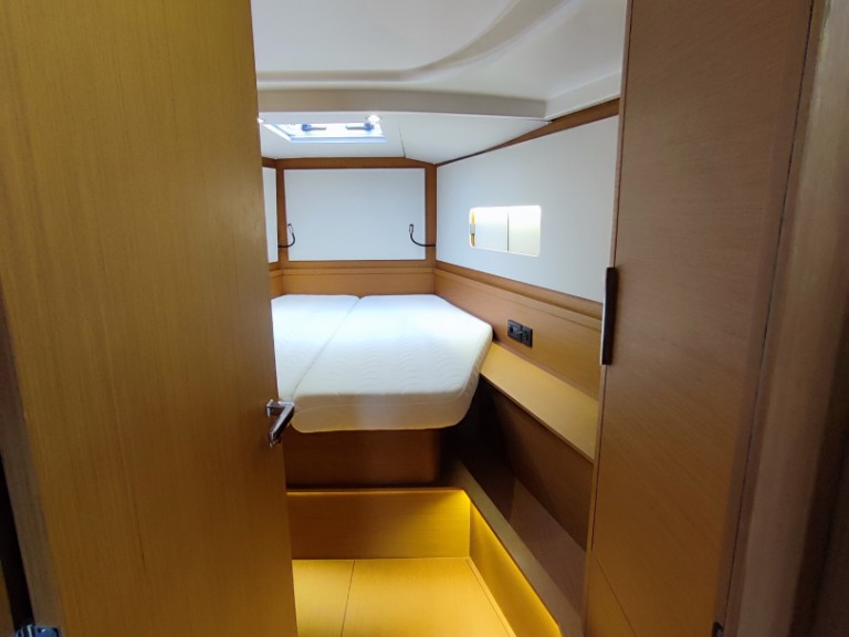 Sailboat rental in Lávrio - Bénéteau First 44