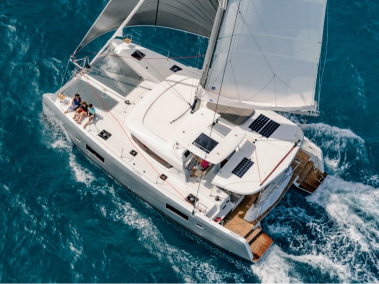 Lagoon Lagoon 42 in Vlychada on SamBoat