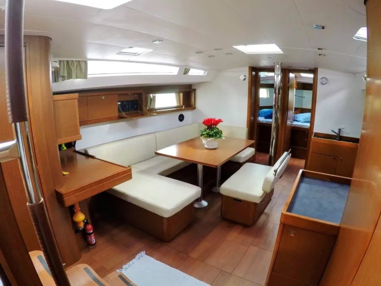 Bénéteau Oceanis 48 in Furnari on SamBoat