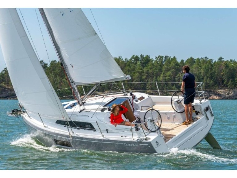 Sailboat rental with or without captain Bénéteau Furnari