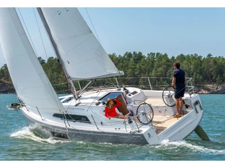 Sailboat rental with or without captain Bénéteau Furnari
