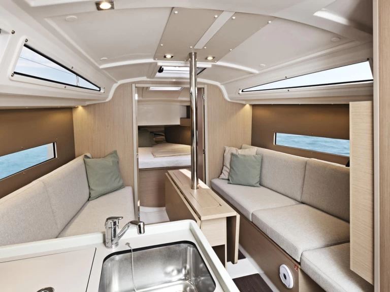 Bareboat Rental Sailboat Bénéteau with a boat licence