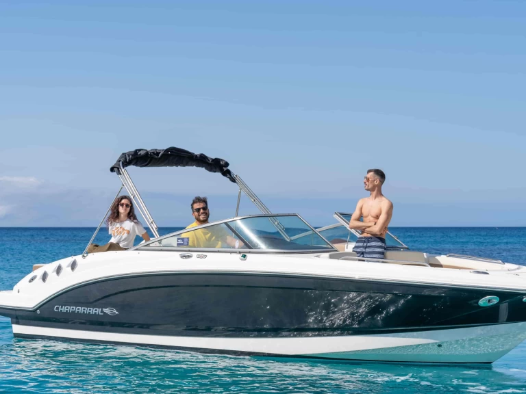 Chaparral 246 in Sant Antoni de Portmany on SamBoat