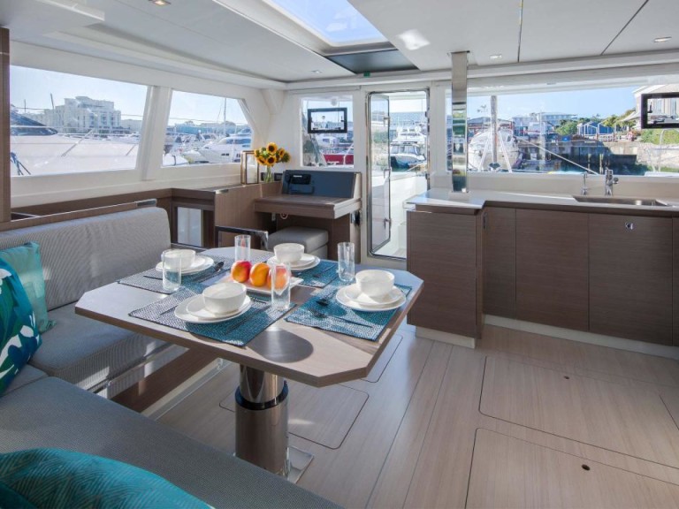 Yacht charter Procida cheap Leopard 42
