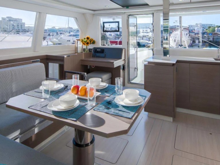 Catamaran rental in Marina (City) - Leopard Leopard 42