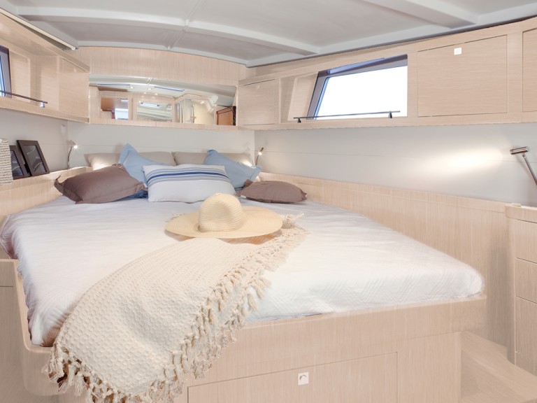 Sailboat rental with or without captain Bénéteau Furnari