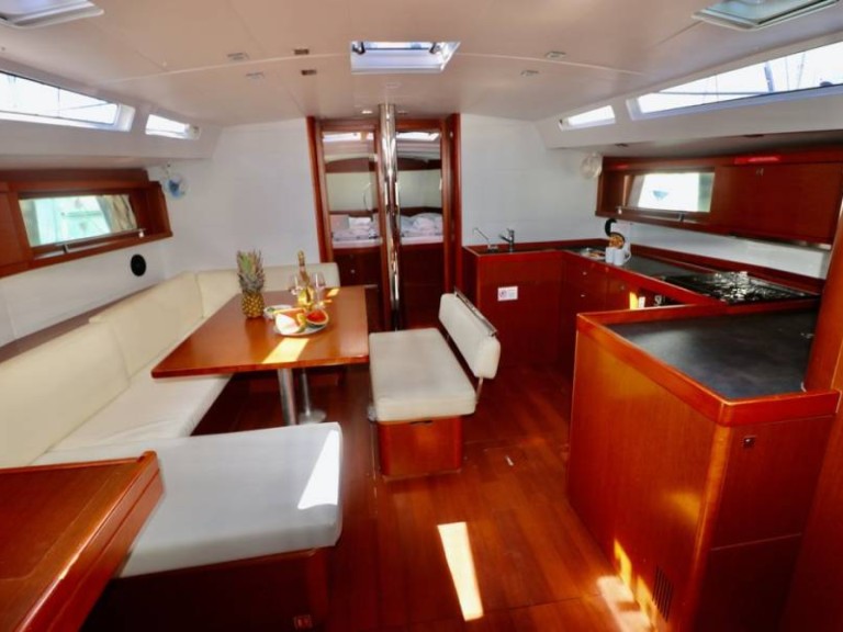 Boat rental Bénéteau Oceanis 48 in Cannigione on Samboat