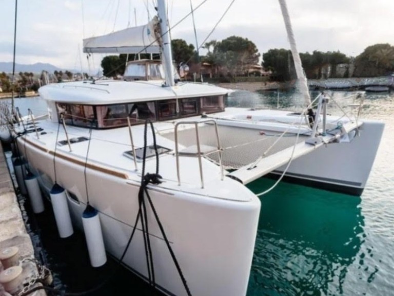 Rent a Lagoon Lagoon 400 S2 Volos