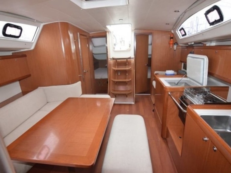 Yacht charter Volos cheap Oceanis 40