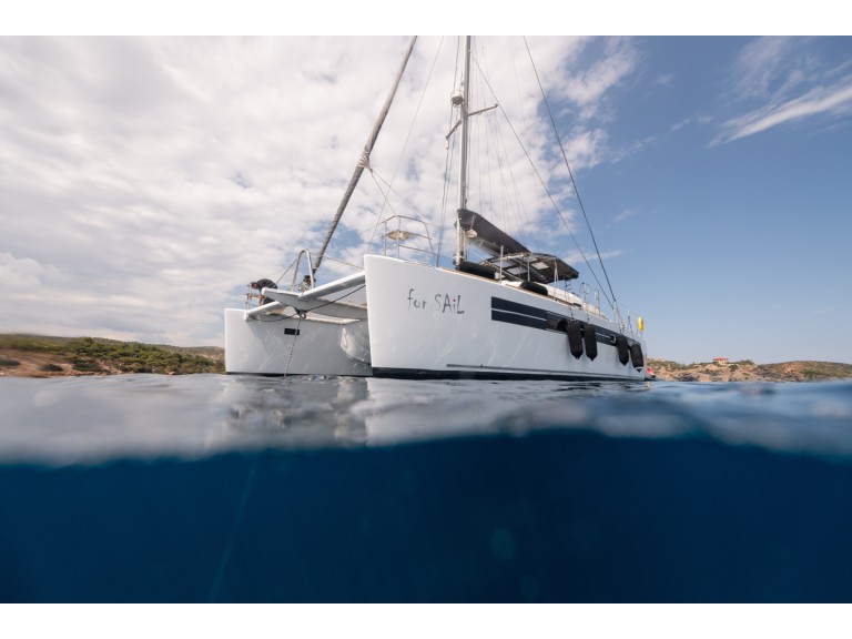 Catamaran rental in Lávrio - Lagoon Lagoon 560 S2