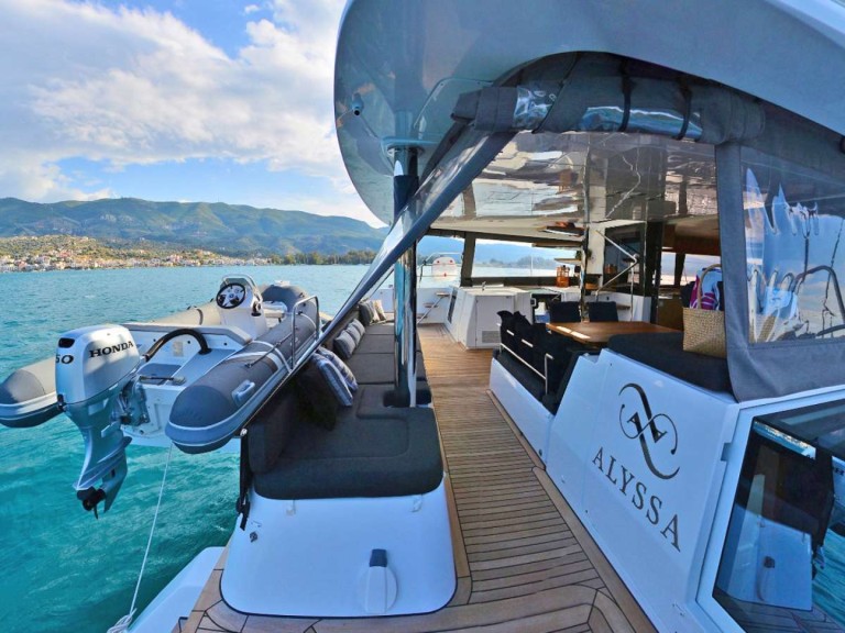 Boat rental Lagoon Lagoon 560 S2 in Lávrio on Samboat