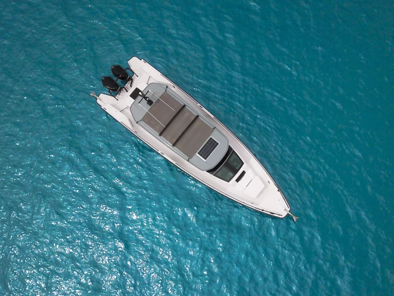Axopar Axopar 37 XC Cross Cabin (2 cabins) in Anavyssos on SamBoat