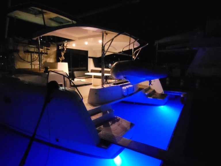 Catamaran rental in Mahé - Lagoon Lagoon 42