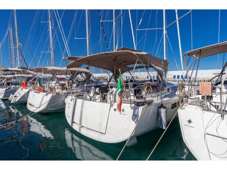 Rent a Jeanneau Sun Odyssey 440 Capo d'Orlando