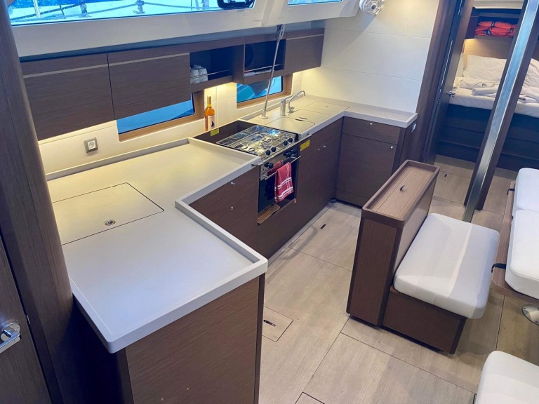 Boat rental Bénéteau Oceanis 46.1 in Lávrio on Samboat