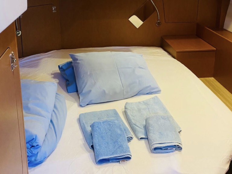 Bareboat Rental Sailboat Bavaria with a boat licence