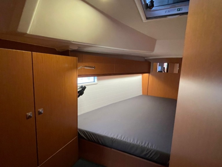 Sailboat rental in Lávrio - Bavaria Cruiser 46