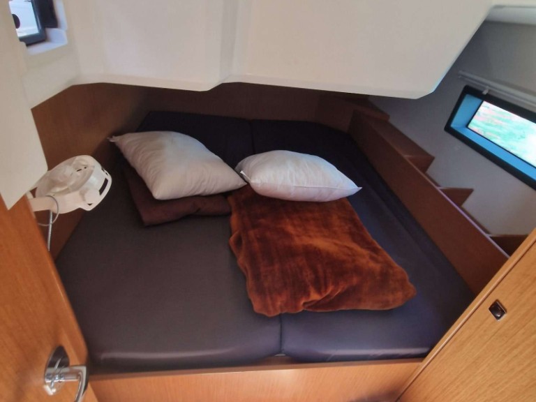 Sailboat for rent Préveza at the best price