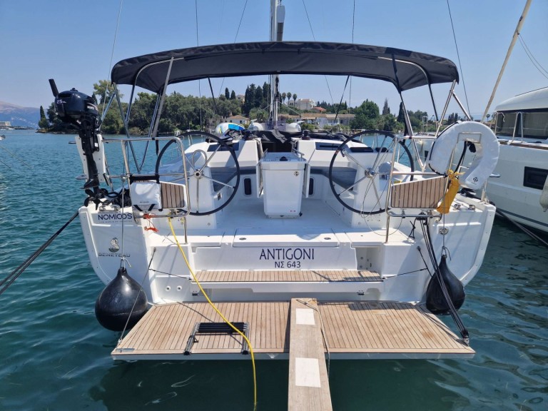 Bénéteau Oceanis 40.1 in Gouvia on SamBoat