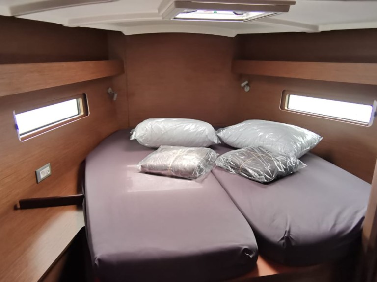 Sailboat rental in Sami - Bénéteau Oceanis 40.1