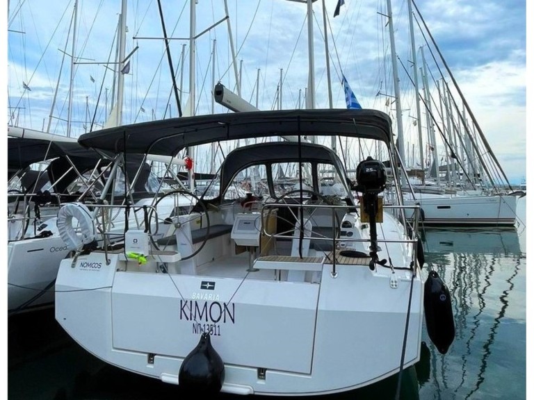 Bavaria Bavaria C42 in Alimos on SamBoat