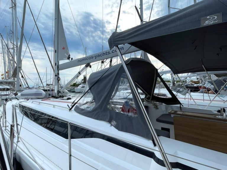 Rent a Bavaria Bavaria C42 Alimos