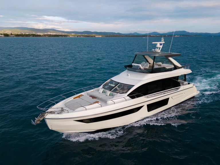 Luxury Yacht rental with or without captain Azimut Šibenik
