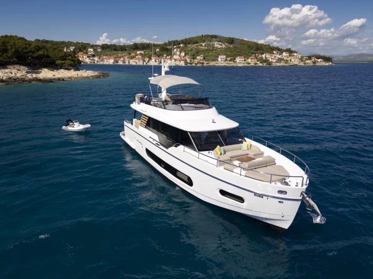 Motorboat rental with or without captain Azimut Šibenik