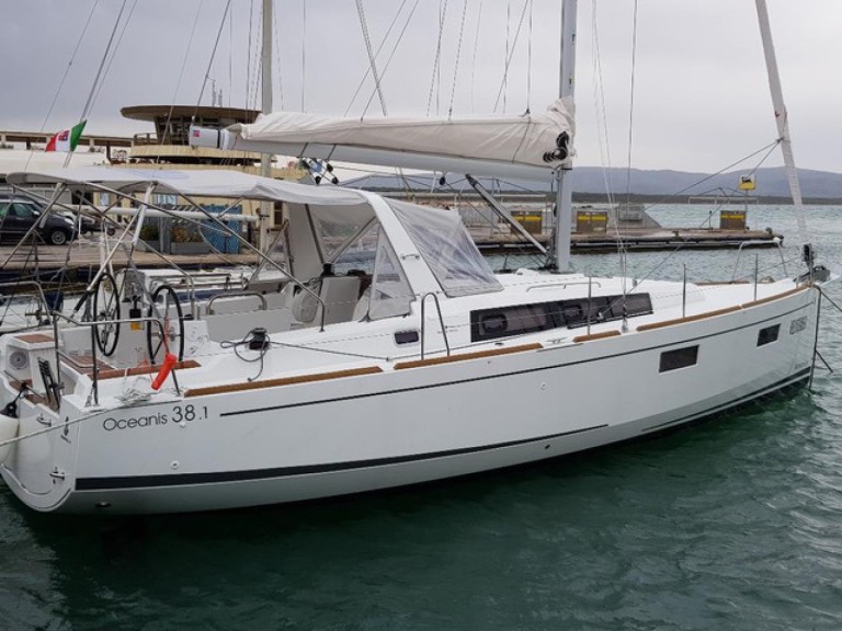 Sailboat rental in Bocca di Magra - Bénéteau Oceanis 38.1