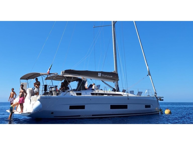 Yacht charter Furnari cheap Dufour 470
