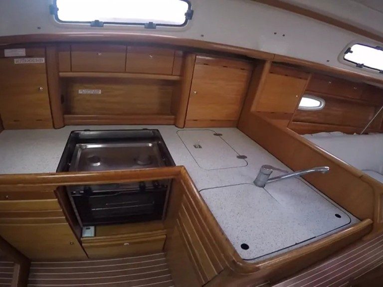 Rent a Bavaria Bavaria 37 Lefkáda