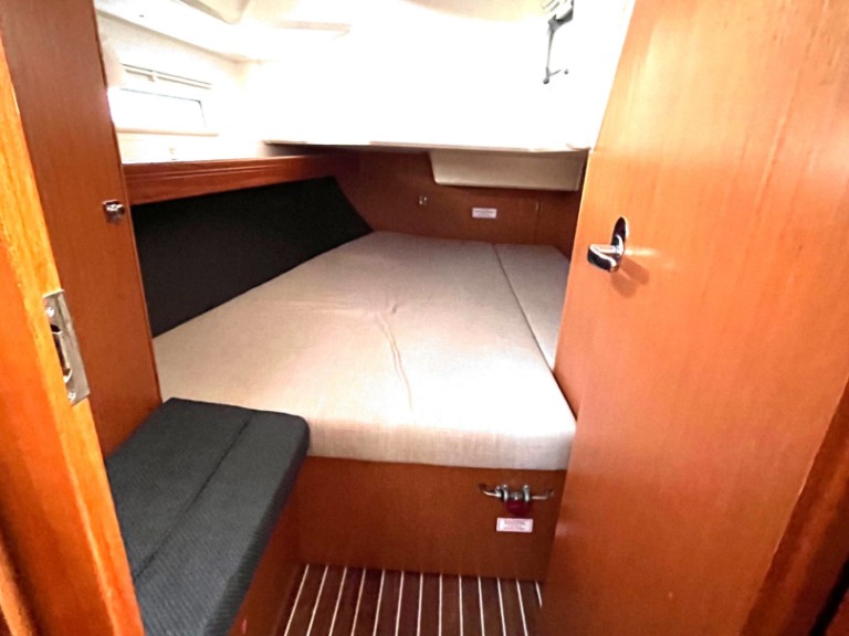 Sailboat for rent Sukošan at the best price