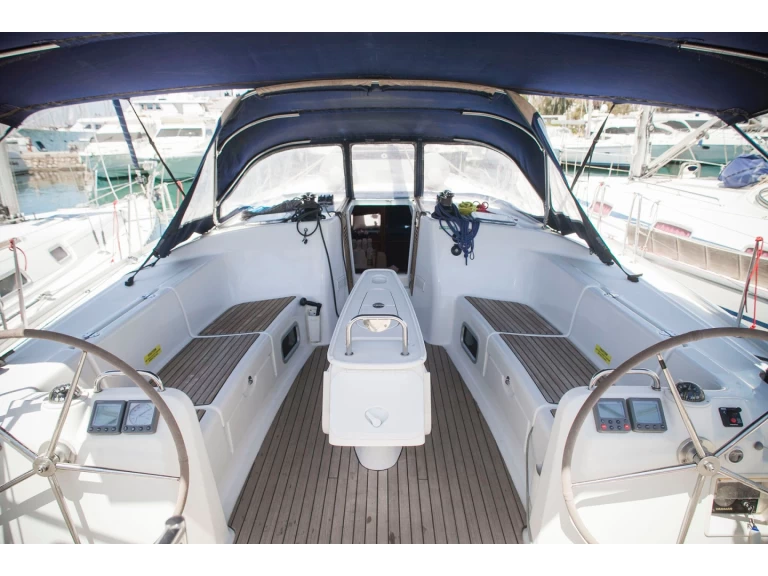 Rent a Bénéteau Cyclades 50.5 Alimos