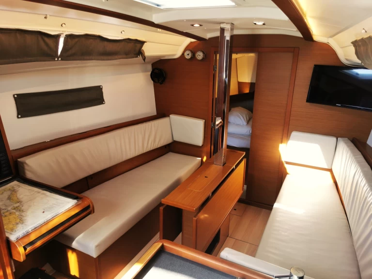 Sailboat rental in Drage - Jeanneau Sun Odyssey 349