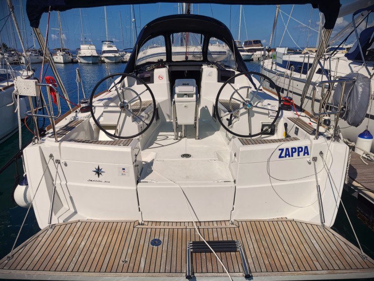 Boat rental Jeanneau Sun Odyssey 389 in Drage on Samboat