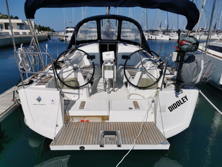 Sailboat rental with or without captain Jeanneau Drage