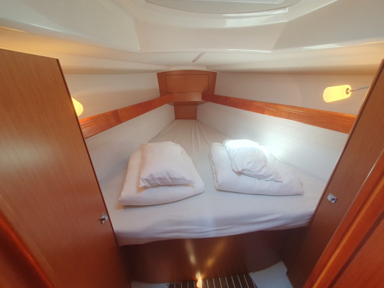 Bavaria Cruiser 34 charter bareboat or captained in  Drage