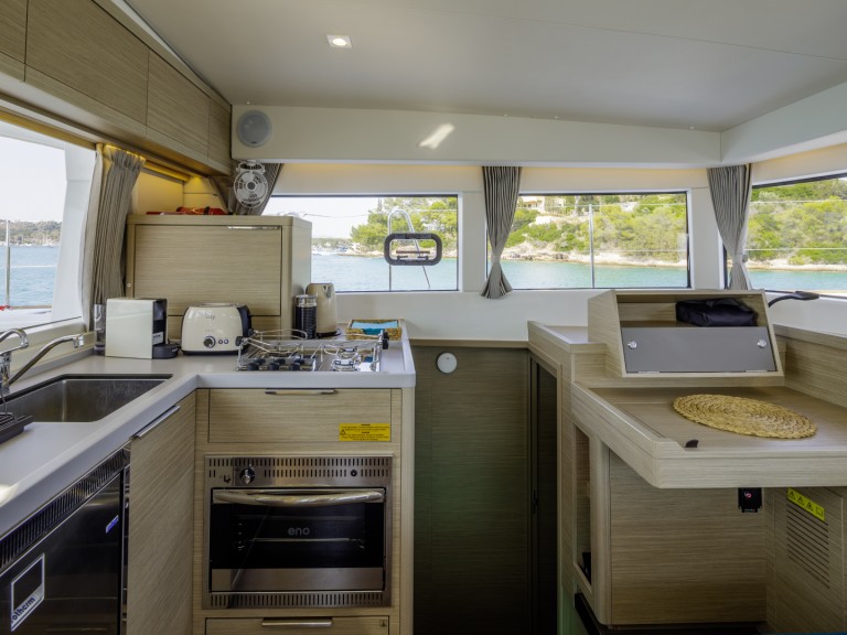 Lagoon Lagoon 40 in Porto Cheli on SamBoat