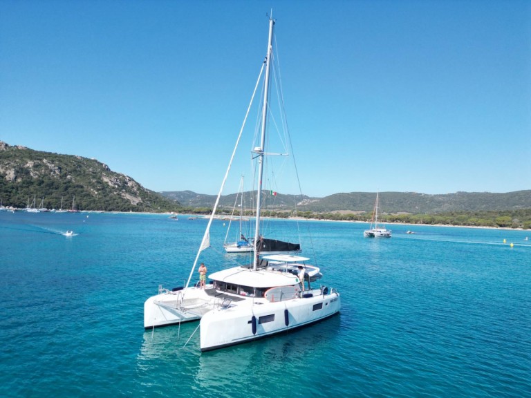 Catamaran rental in Porto Pollo - Lagoon Lagoon 42