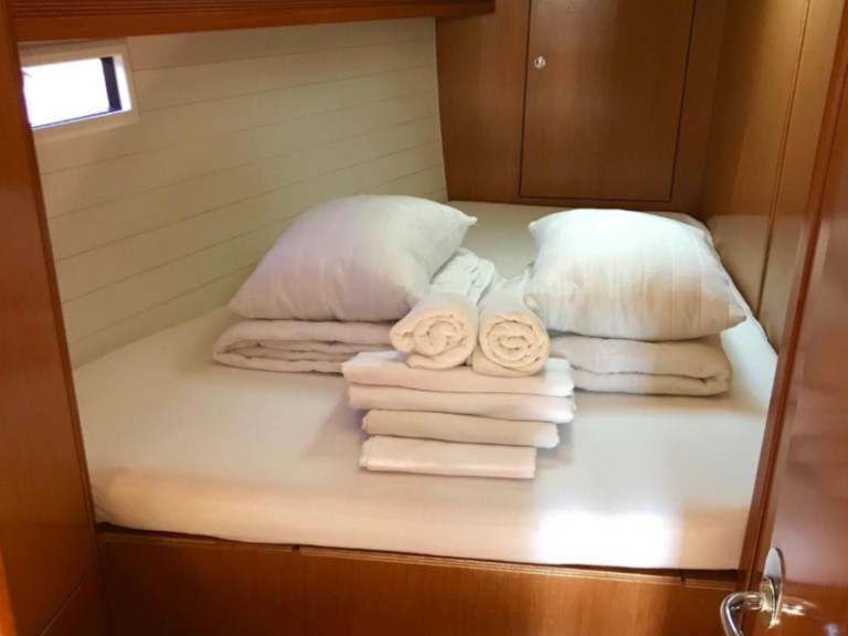 Rent a Bavaria Bavaria 45 Cruiser Lefkáda