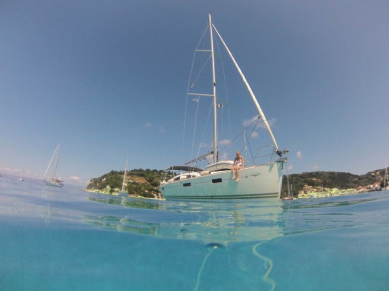 Sailboat rental in Lefkáda - Jeanneau Sun Odyssey 42 DS