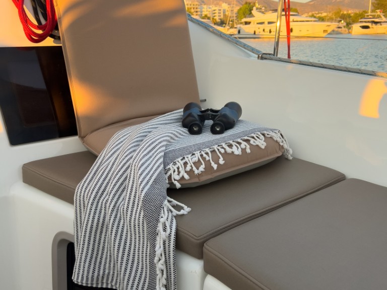 Sailboat rental in Alimos - Jeanneau Sun Odyssey 410