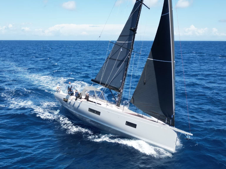 Sailboat for rent Lávrio at the best price