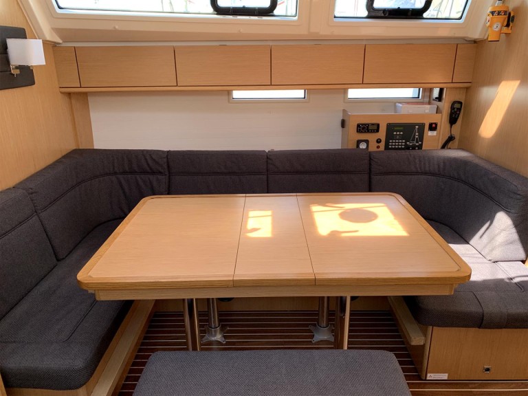 Yacht charter Lávrio cheap Cruiser 46