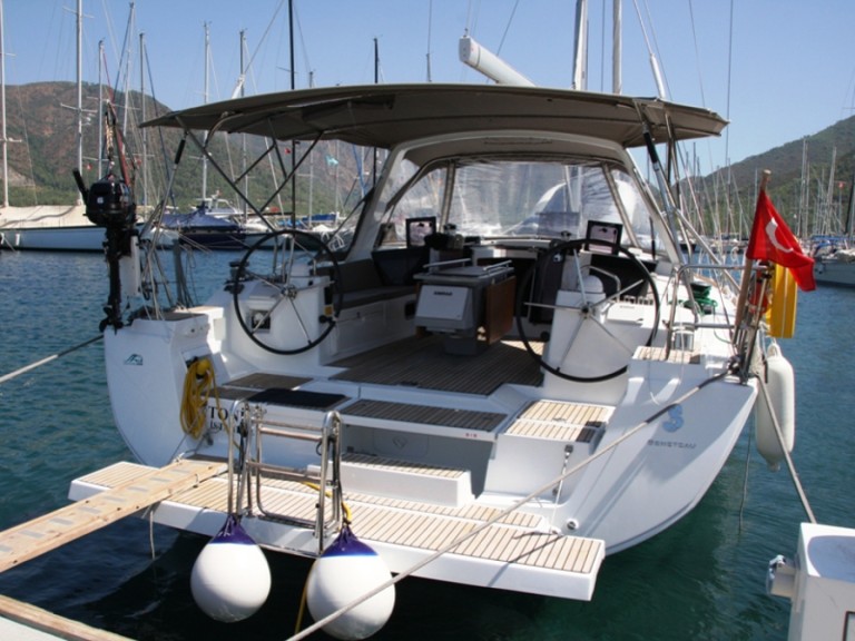 Rent a Bénéteau Oceanis 45 Marmaris